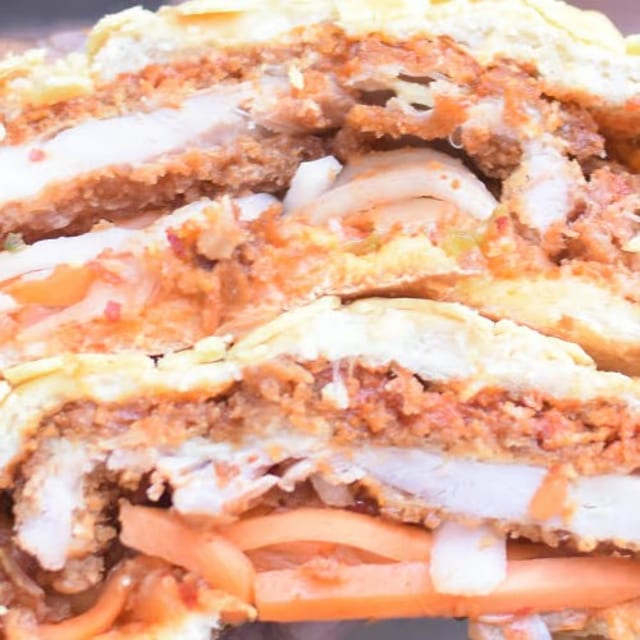 Hong Kong Hot Chicken Katsu BoLoBaowich 辣吉列鷄扒菠蘿包治.