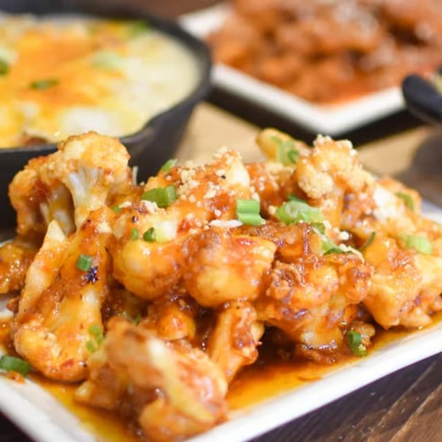 Sweet Chili Peanut Cauliflower 甜辣花生椰菜粒.
